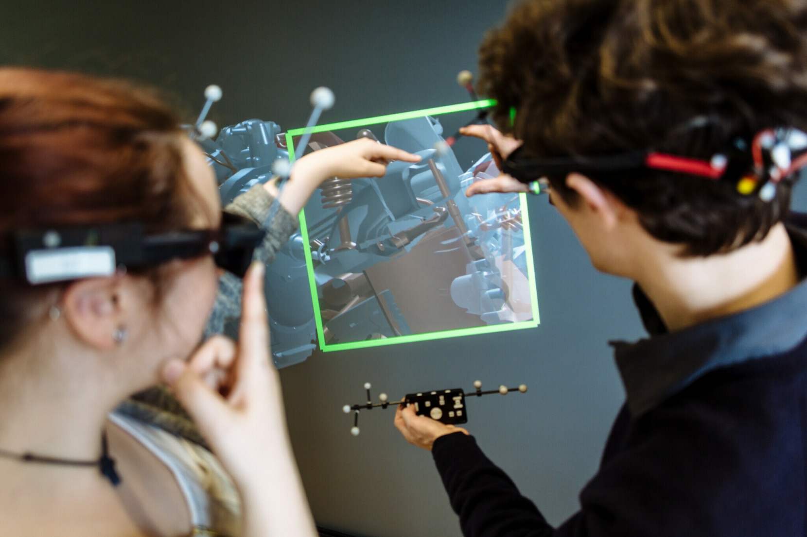 Im Virtual Reality Labor an der Bauhaus-Universität Weimar ist dank Spitzentechnik die Zusammenarbeit mit mehreren Nutzern im dreidimensionalen Raum möglich., Henry Sowinski